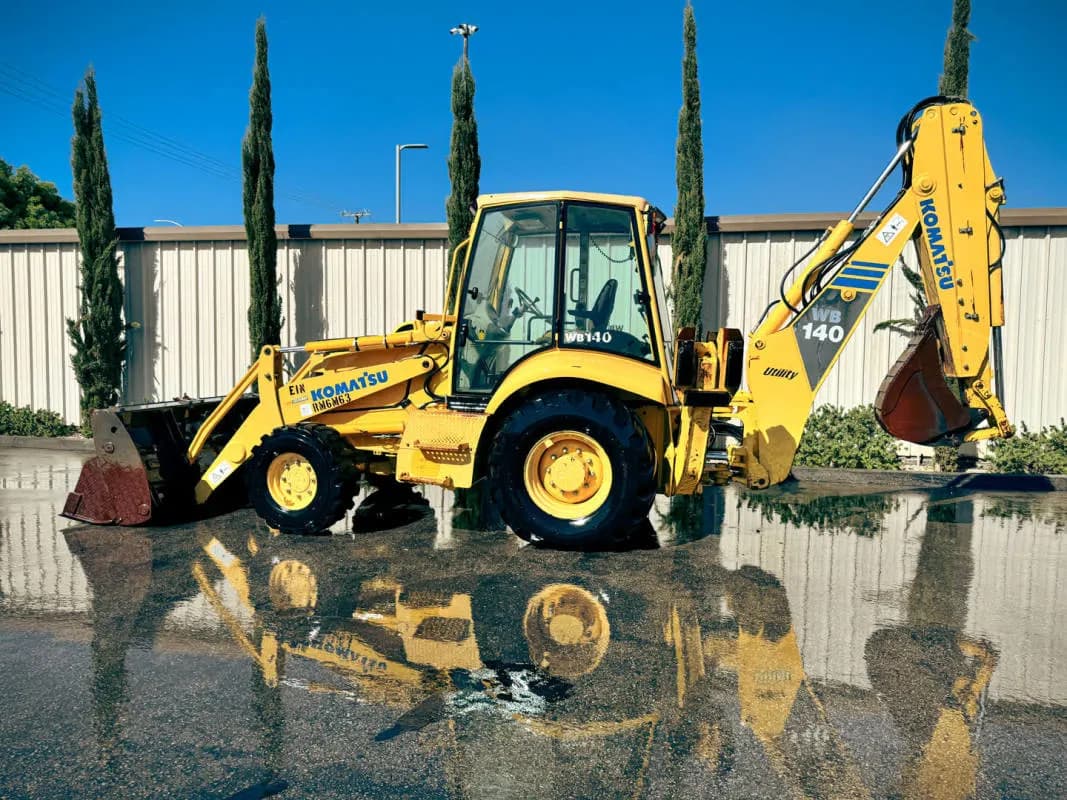 Komatsu_WB140_Loader_Backhoe_Wheel_A.jpg