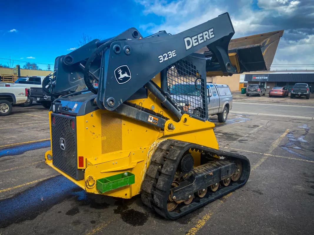 2017_John_Deere_323E_Tracked_Skid_Steer_A.jpg