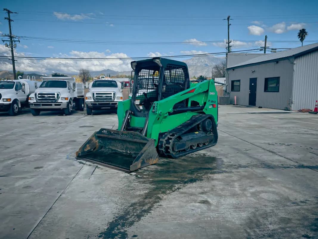 2017_Bobcat_T630_Skid_Steer_Track_(A).jpg