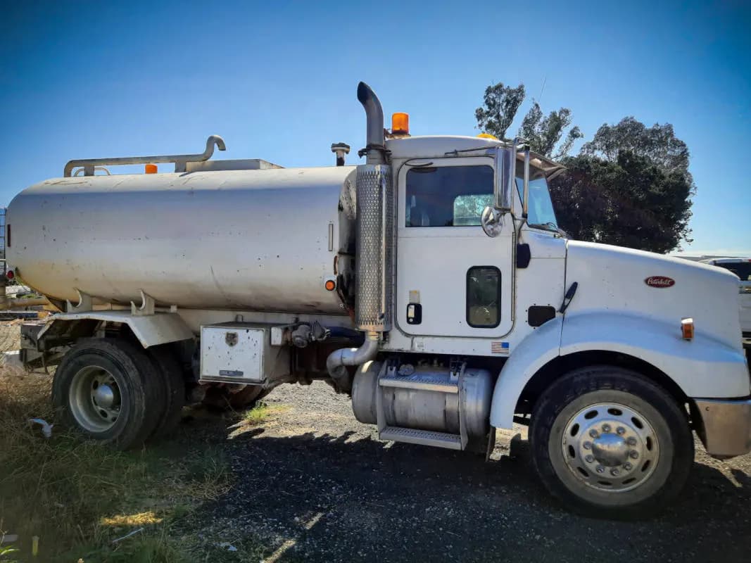 2007_Peterbilt_335_Water_Truck_A.jpg