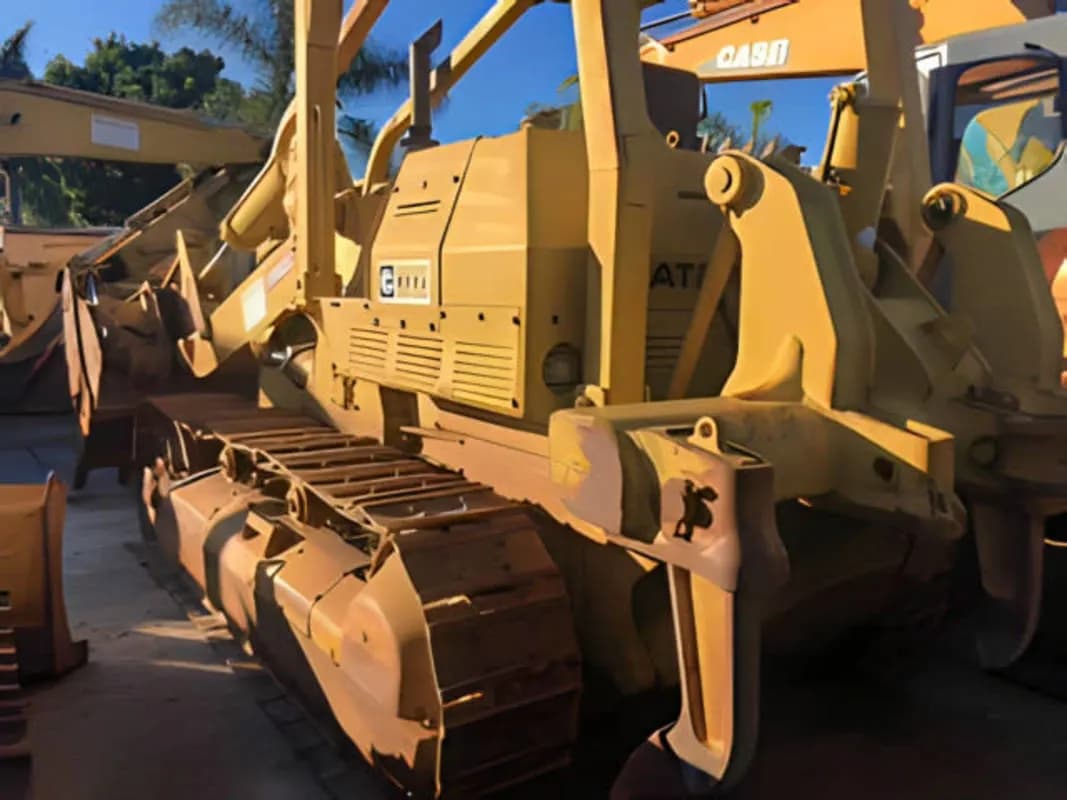 Caterpillar_977L_Crawler_Loader_A.jpg