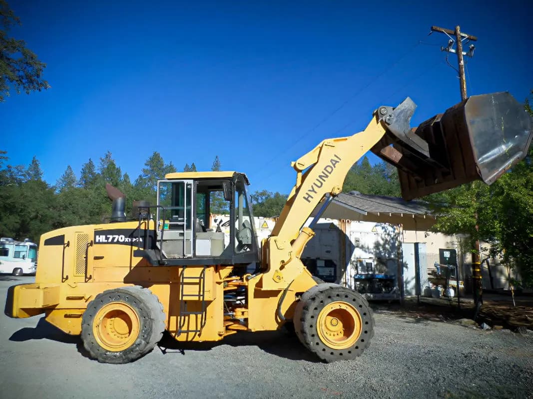 Hyundai_HL770_Wheel_Loader_A.jpg