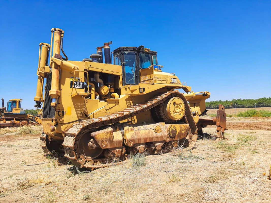 Caterpillar_D10_Crawler_Dozer_A.jpg