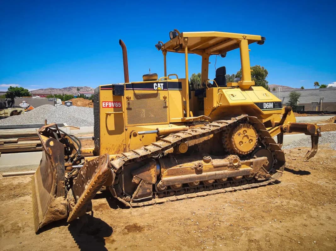 Caterpillar_D6M_Crawler_Dozer_A.jpg