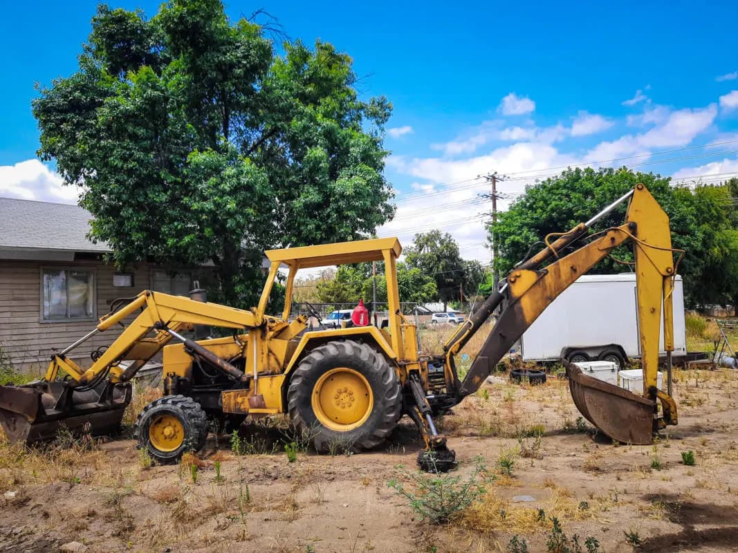 Ford_755B_Loader_Backhoe_A.jpg