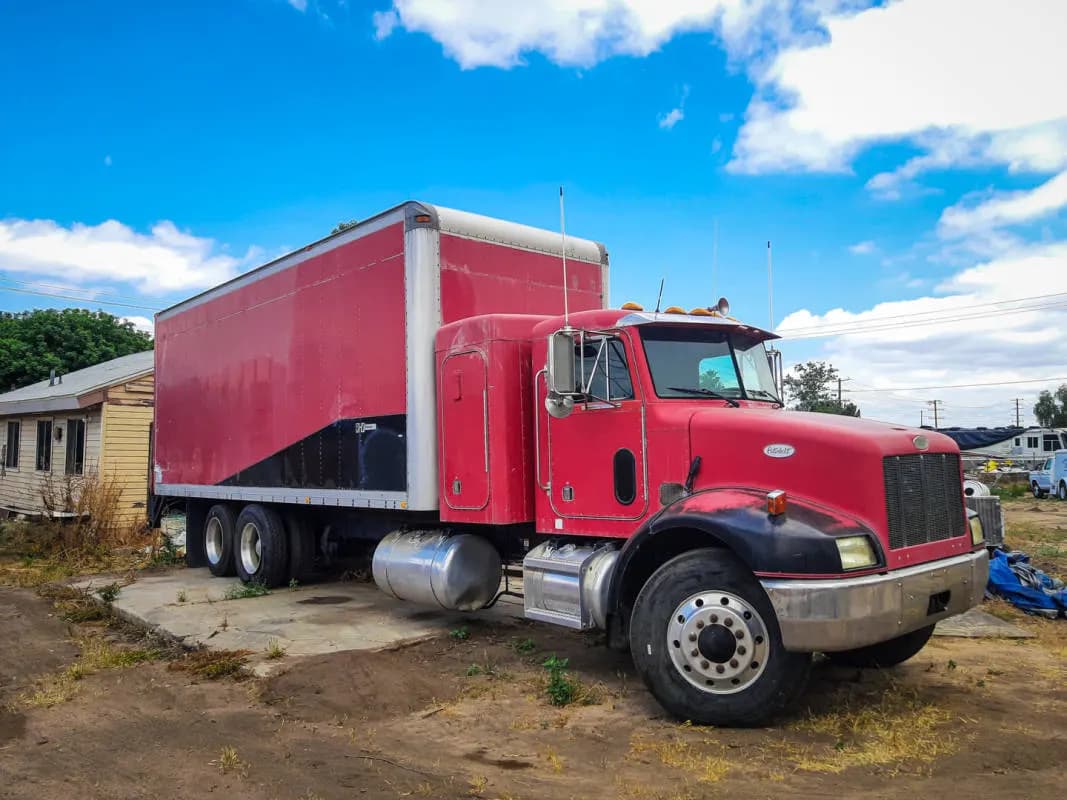 1996_Peterbilt_Sleeper_Box_Truck_A.jpg