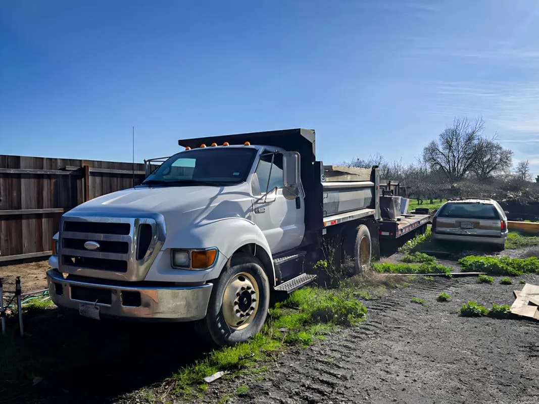 Ford_F650_Dump_Truck_A.jpg