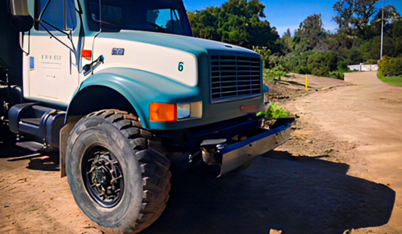 1990 IH 3,000 Gal Water Truck full