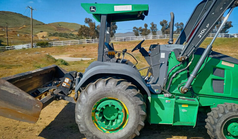 John Deere 210L EP Skip Loader full