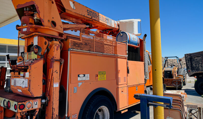 1993 International 4900 Bucket Truck full