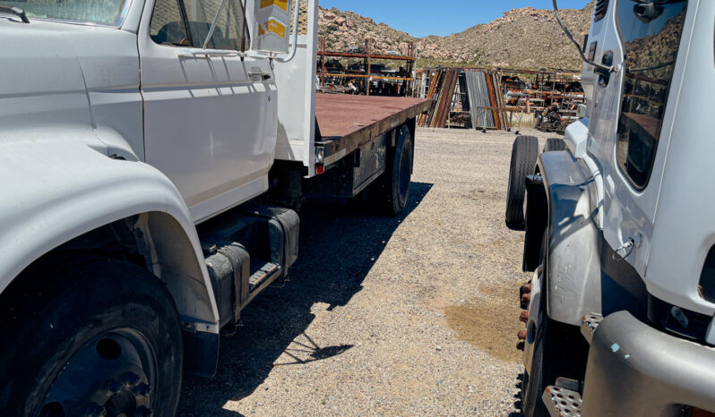 1998 Ford F800 Flatbed Truck full