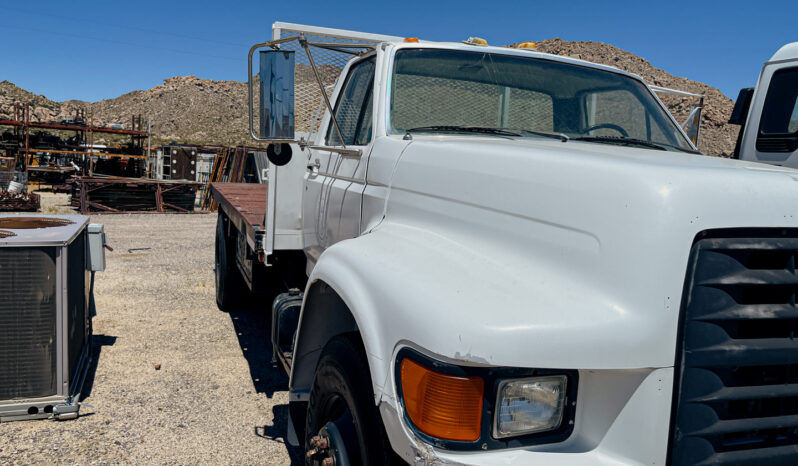 1998 Ford F800 Flatbed Truck full