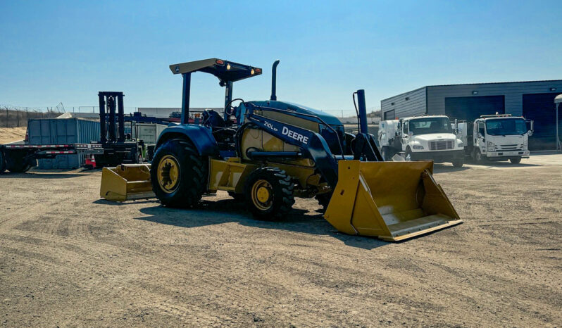 John Deere 210L EP Skip Loader full